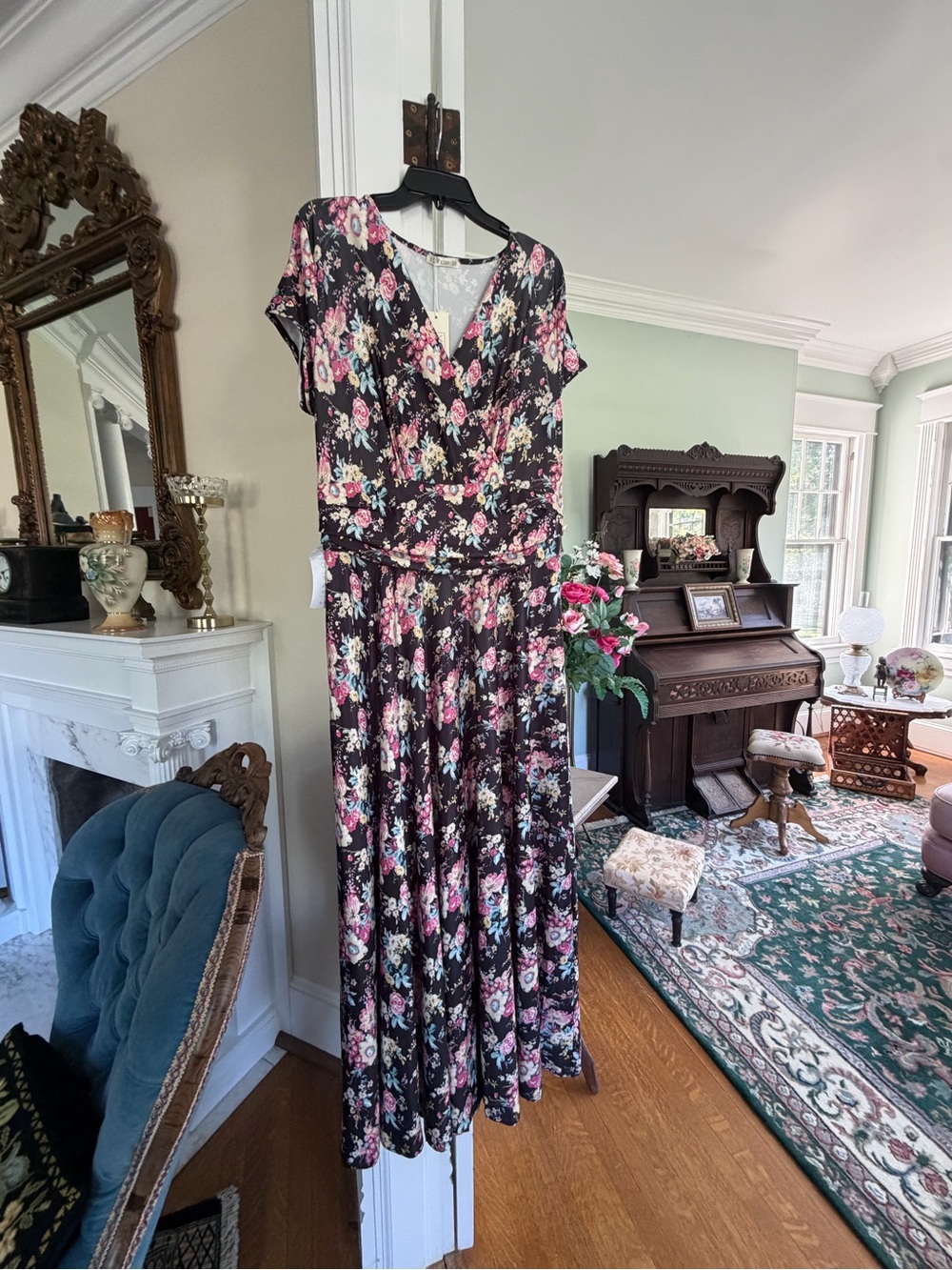 KOH KOH Floral V-Neck Maxi Dress in Black and Pink, NWT fits like XL or 1X